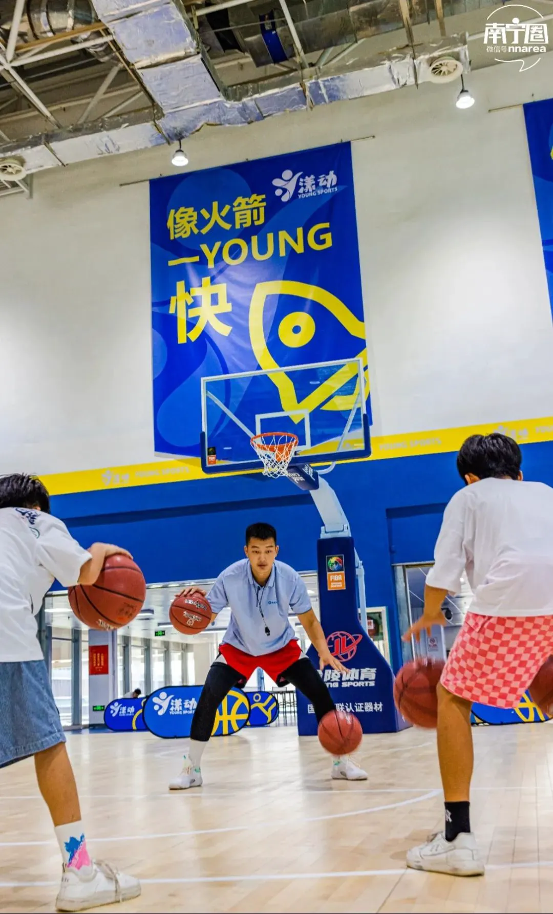 篮球教练如何为不同年龄段的球员制定战术训练方案？_2